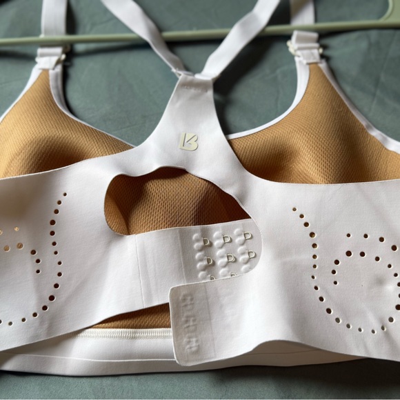 BuffBunny Airbrush Laser BTC Sports Bra White Small - Picture 6 of 10